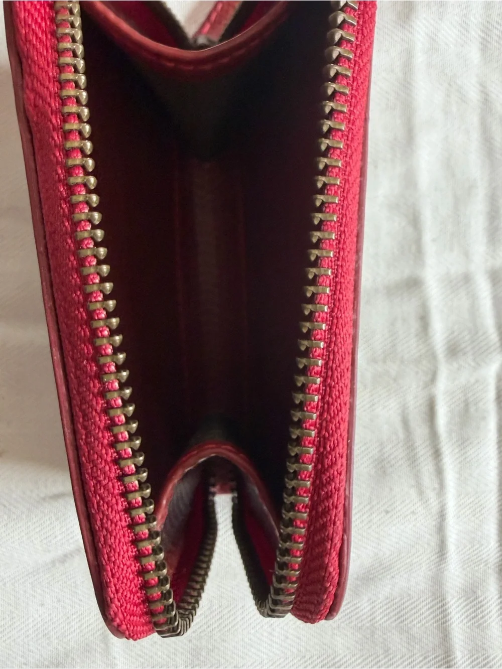 Coin purse made from recycled tires